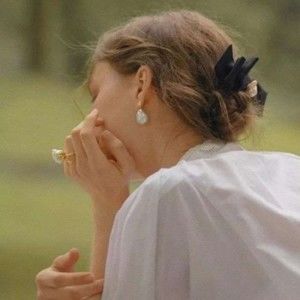 Meet your Posher, Alexis